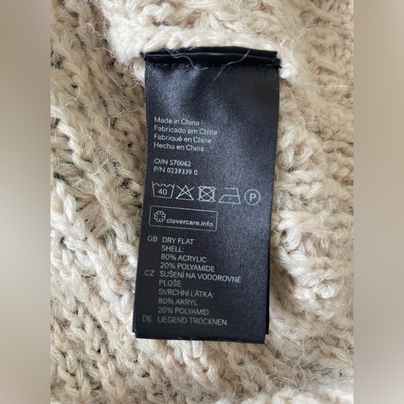 H&M Soft Beige Crew Neck Sweater - Picture 4 of 4